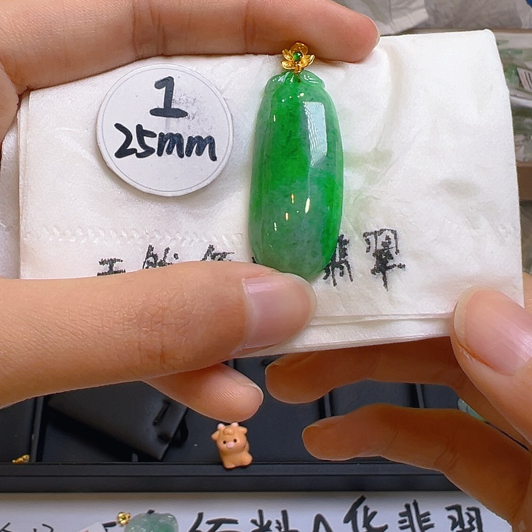 翡翠颈饰18K金镶嵌翡翠