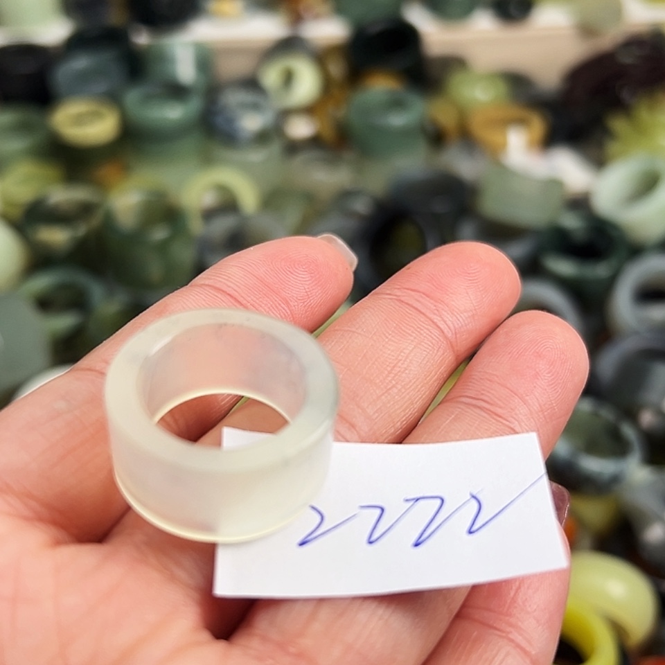 【闪购商品】未镶嵌蛇纹石玉戒指?*羽