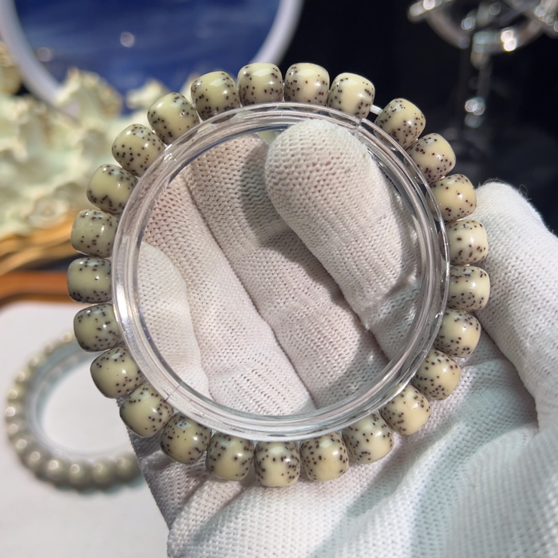 手串星月菩提卡9通体大眼绿包白