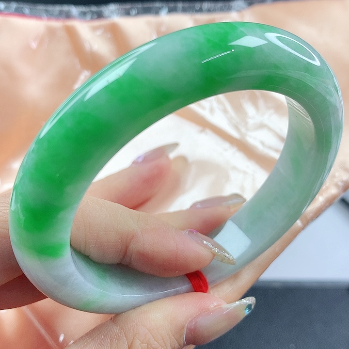 未镶嵌手镯翡翠，690