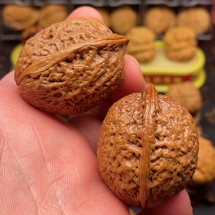 桃核把件七彩小龙蛋