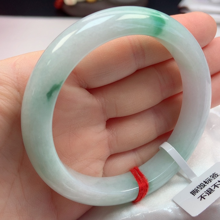 翡翠手镯未镶嵌58圈