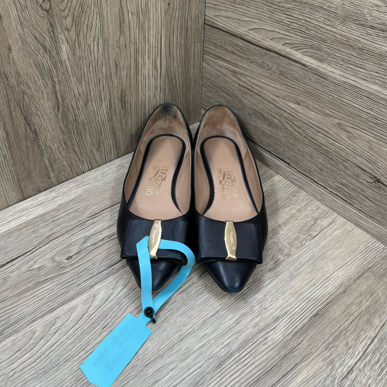 Ferragamo 菲拉格慕  黑色金属logo平底鞋 39码/9新/无配件
