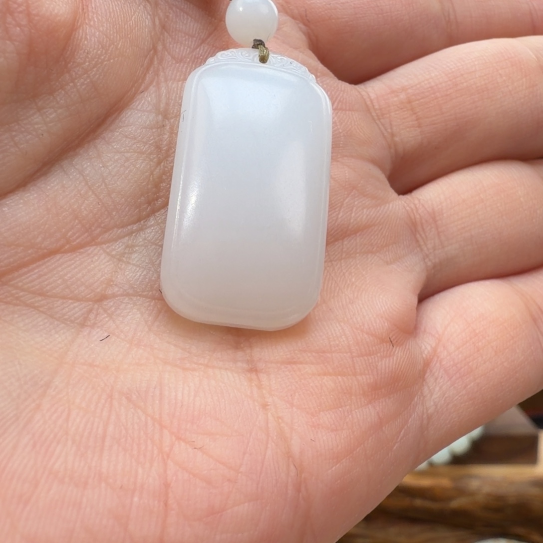 和田玉未镶嵌车挂