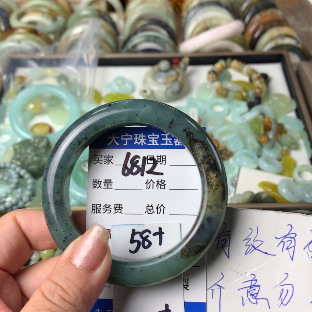 蛇纹石玉手镯未镶嵌6812