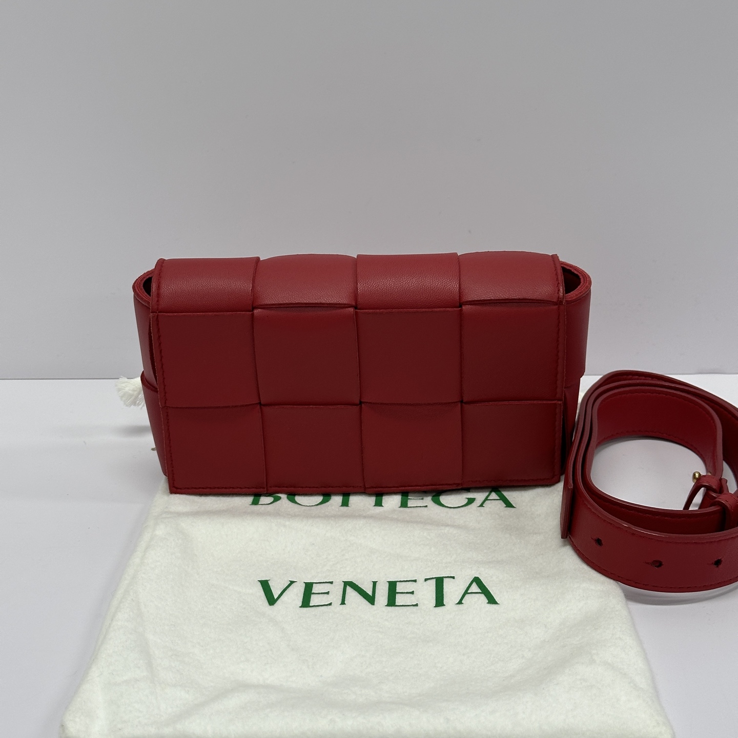 95新 BOTTEGA VENETA/葆蝶家 CASSETTE红色编织腰包 01012