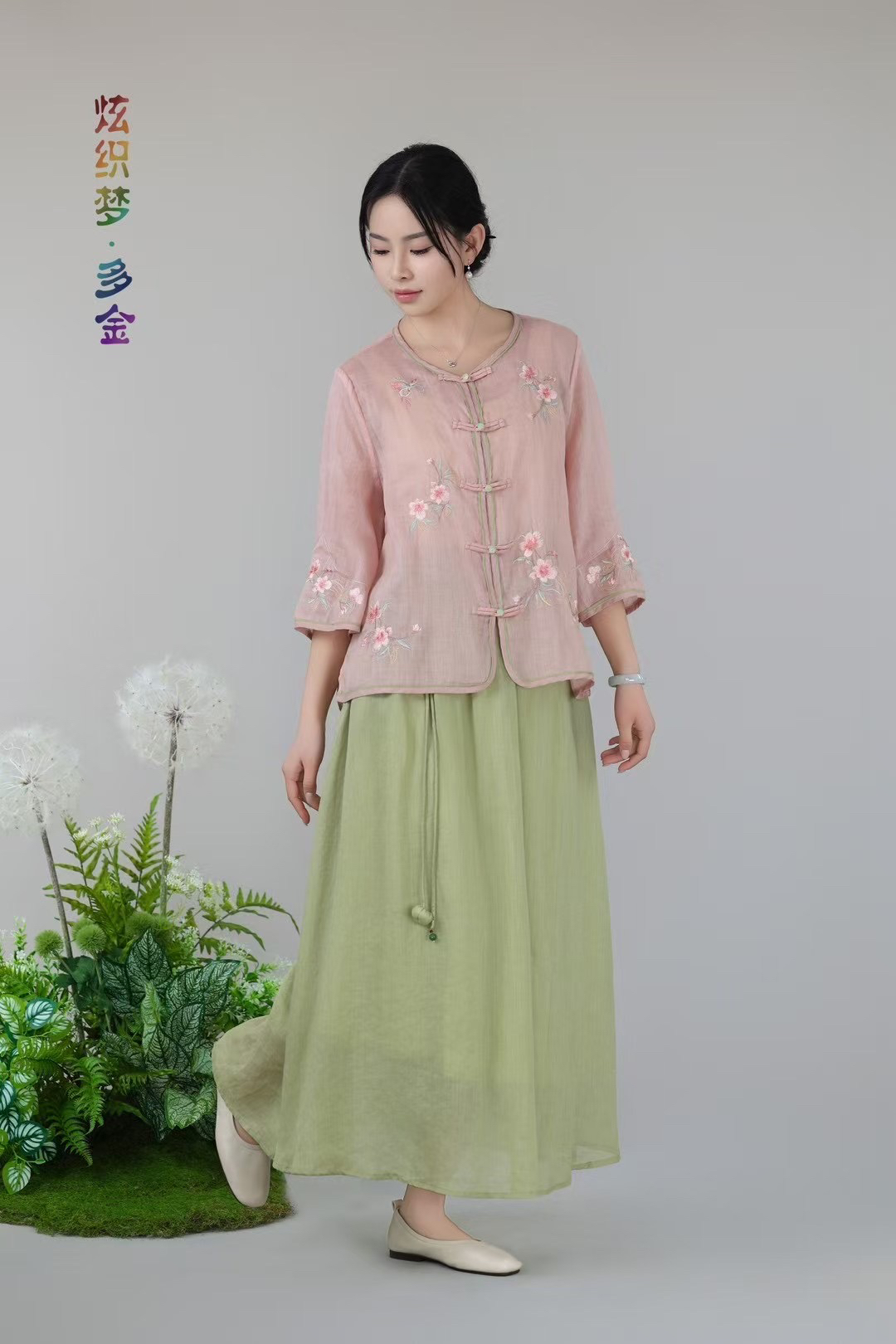 正品炫织梦2025春夏新款小衫复古对襟盘扣立领苎麻刺绣轻薄上衣