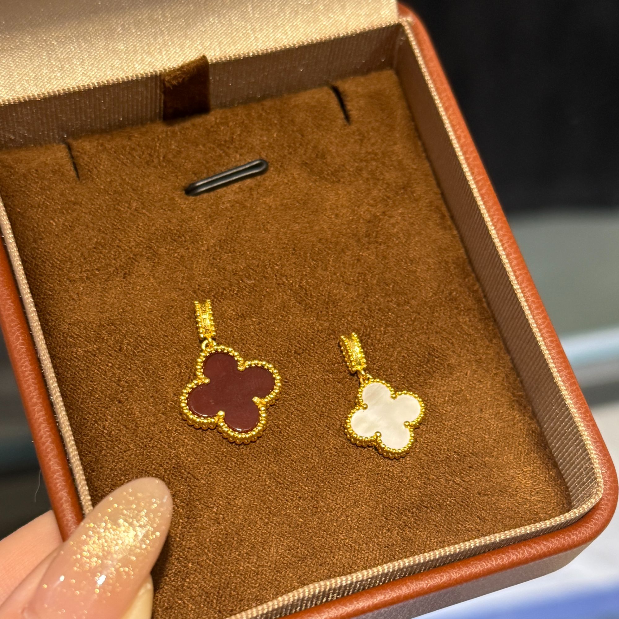 足金999 实心四叶草单花镶嵌吊坠（可送编绳）送女生新年礼物