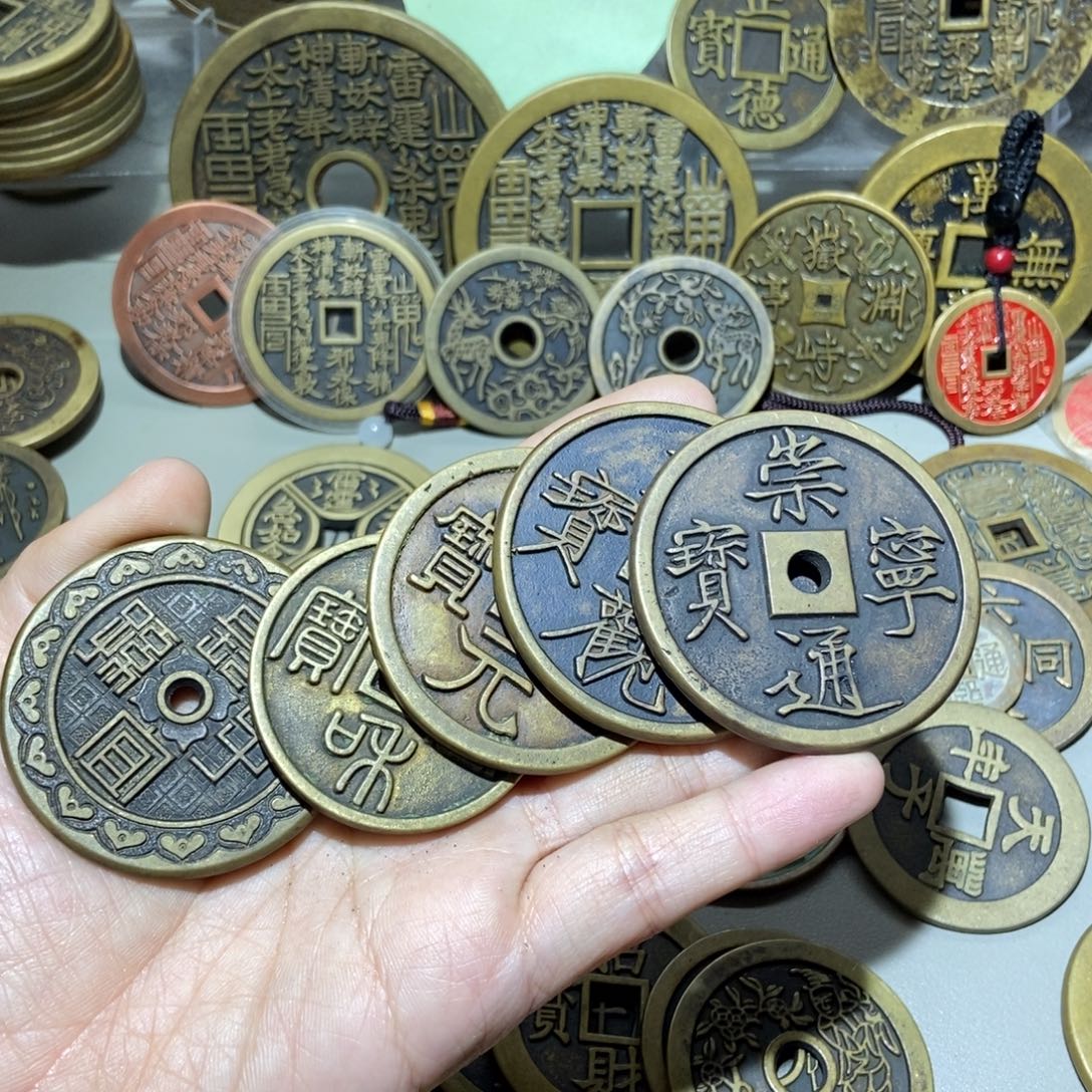 南***情铜一物一拍现代工艺品