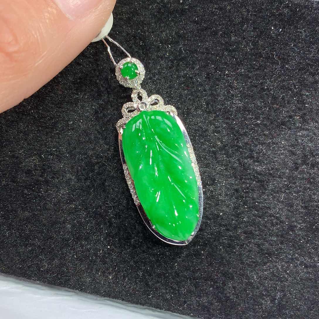 翡翠吊坠(赠链)18K金镶嵌