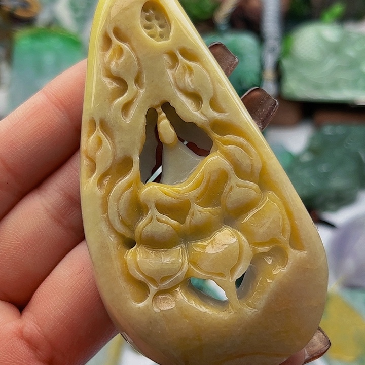 翡翠未镶嵌颈饰挂件