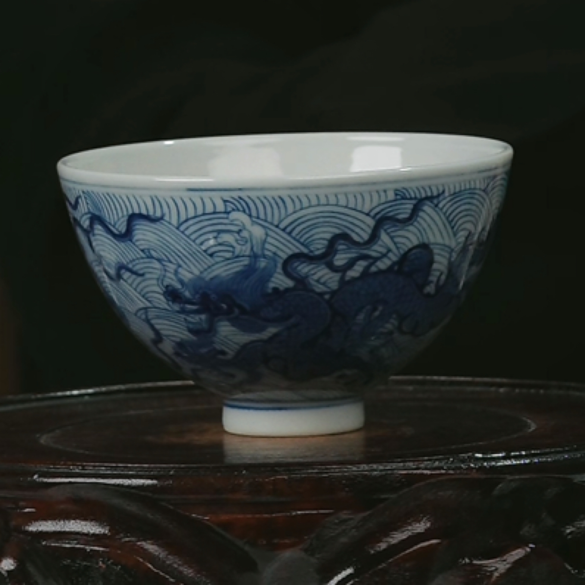 Y青花海水龙纹鸡心杯