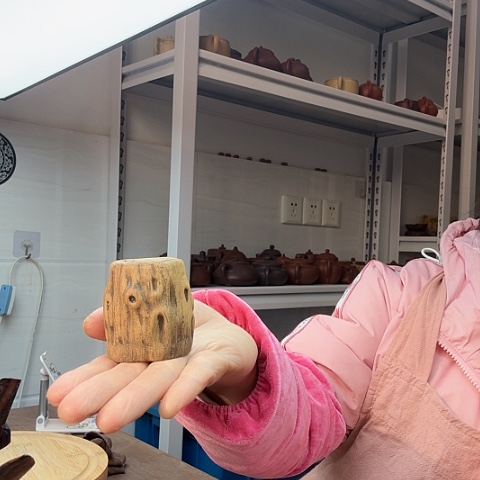 段泥镂空树桩盖置