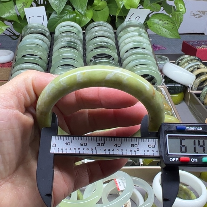 蛇纹石玉未镶嵌手镯30