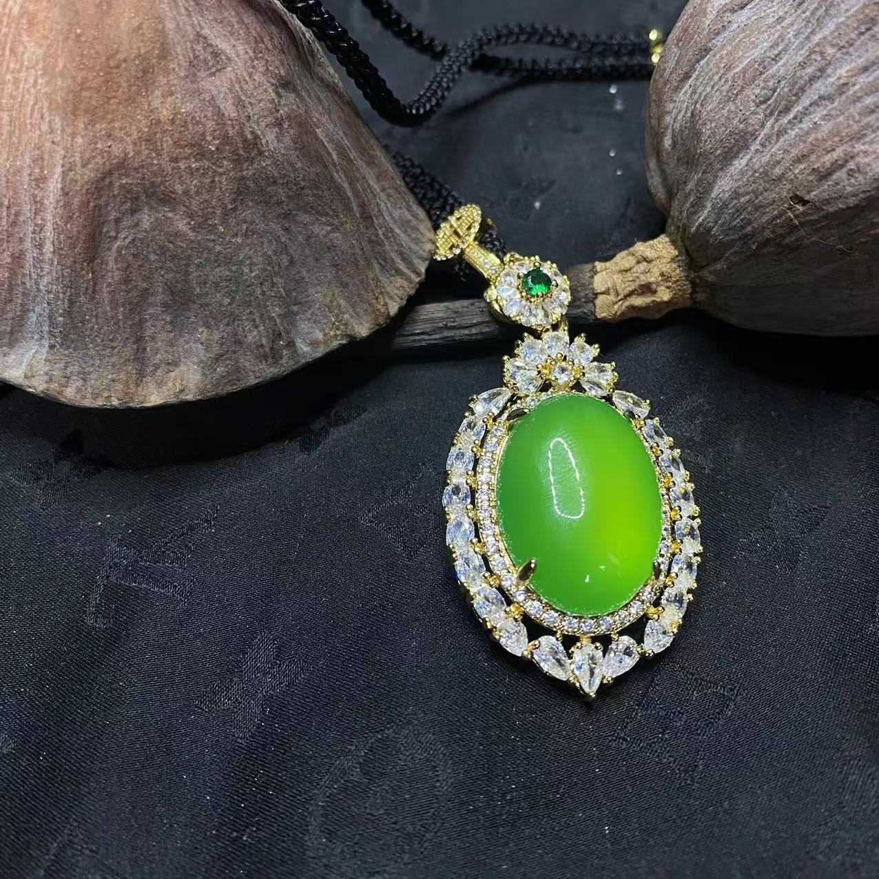 【玉合缘】天然高冰豪镶大蛋面玛瑙吊坠 5695