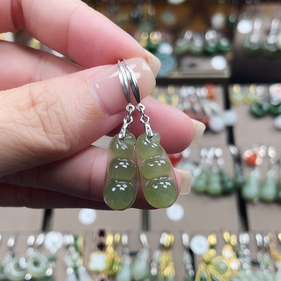 和田玉银S925镶嵌耳饰四季豆