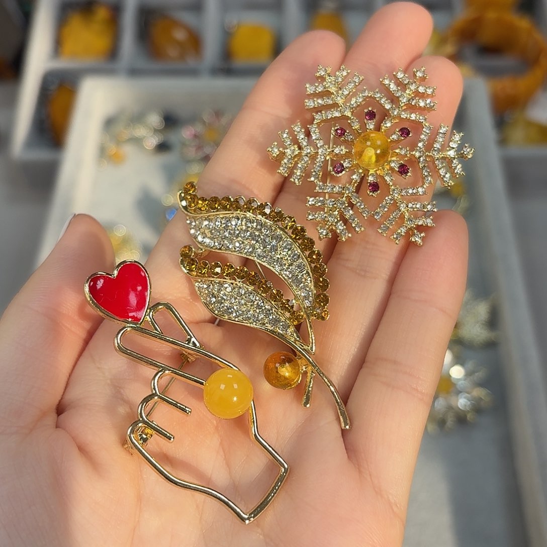 初***夏琥珀未镶嵌颈饰吊坠多样发一