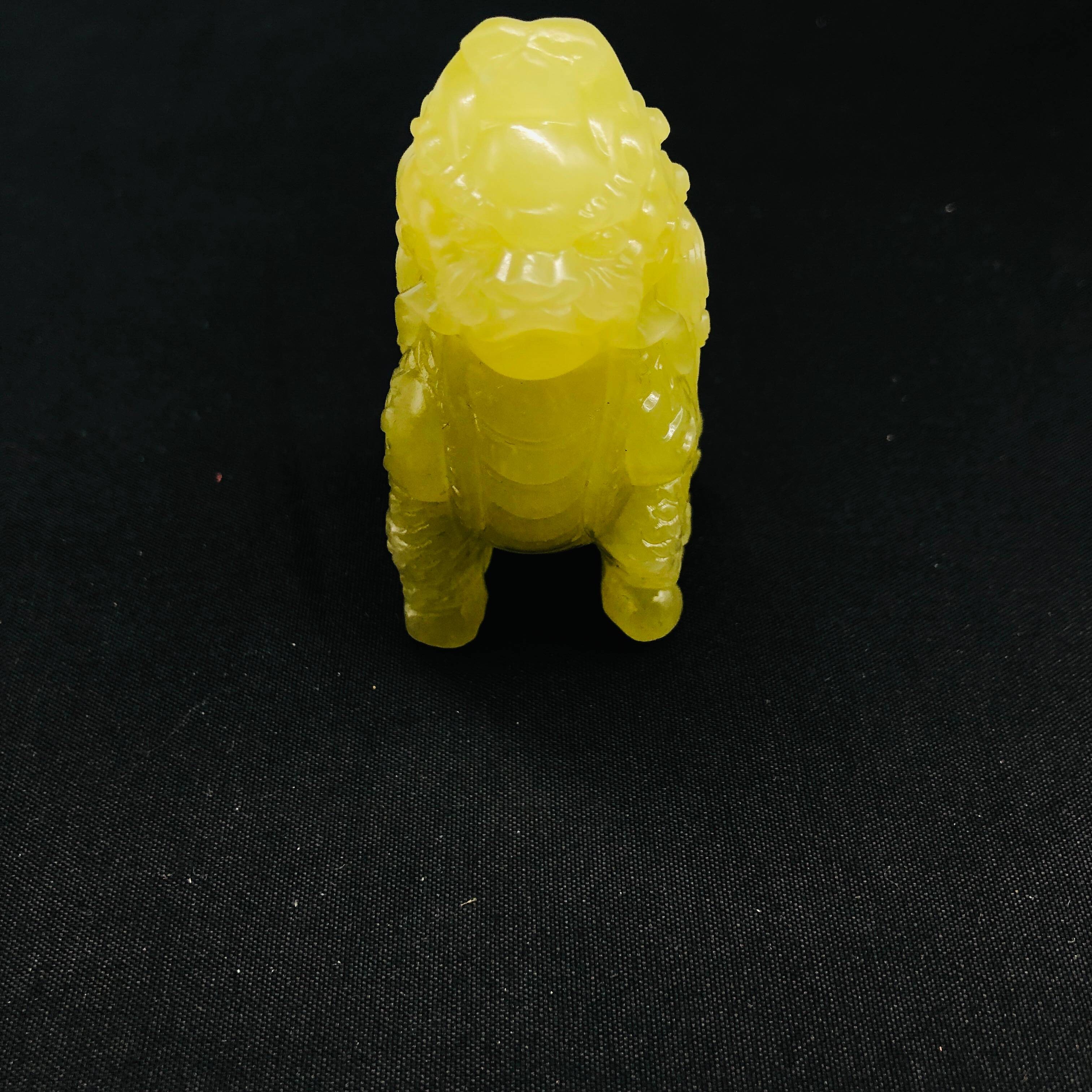 20世纪中后期和田玉羌黄口瑞兽雕件M25AT006F09挂坠/摆件/绣花张