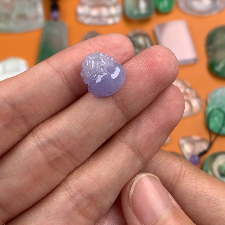 翡翠挂件未镶嵌……