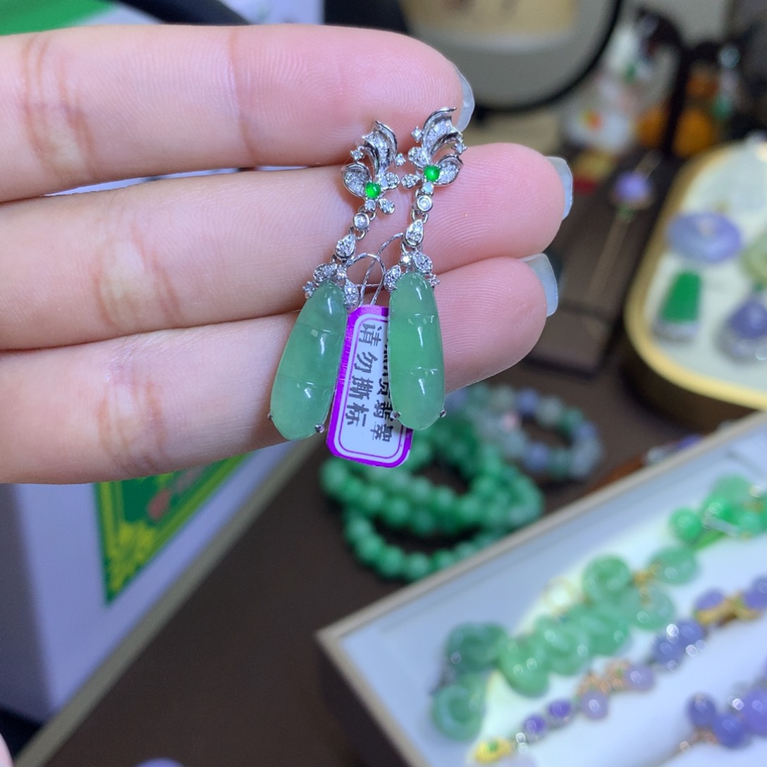 翡翠颈饰18K金镶嵌翡翠