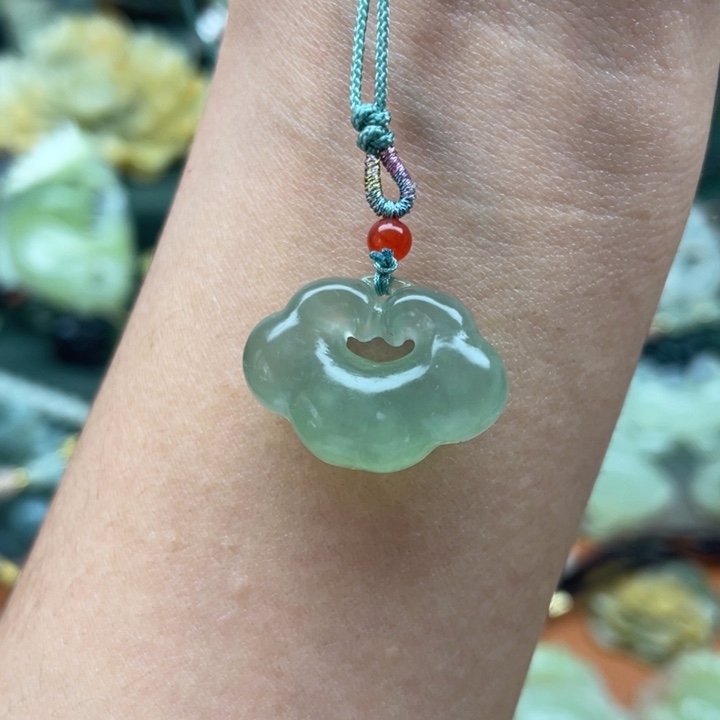 蛇纹石玉未镶嵌吊坠