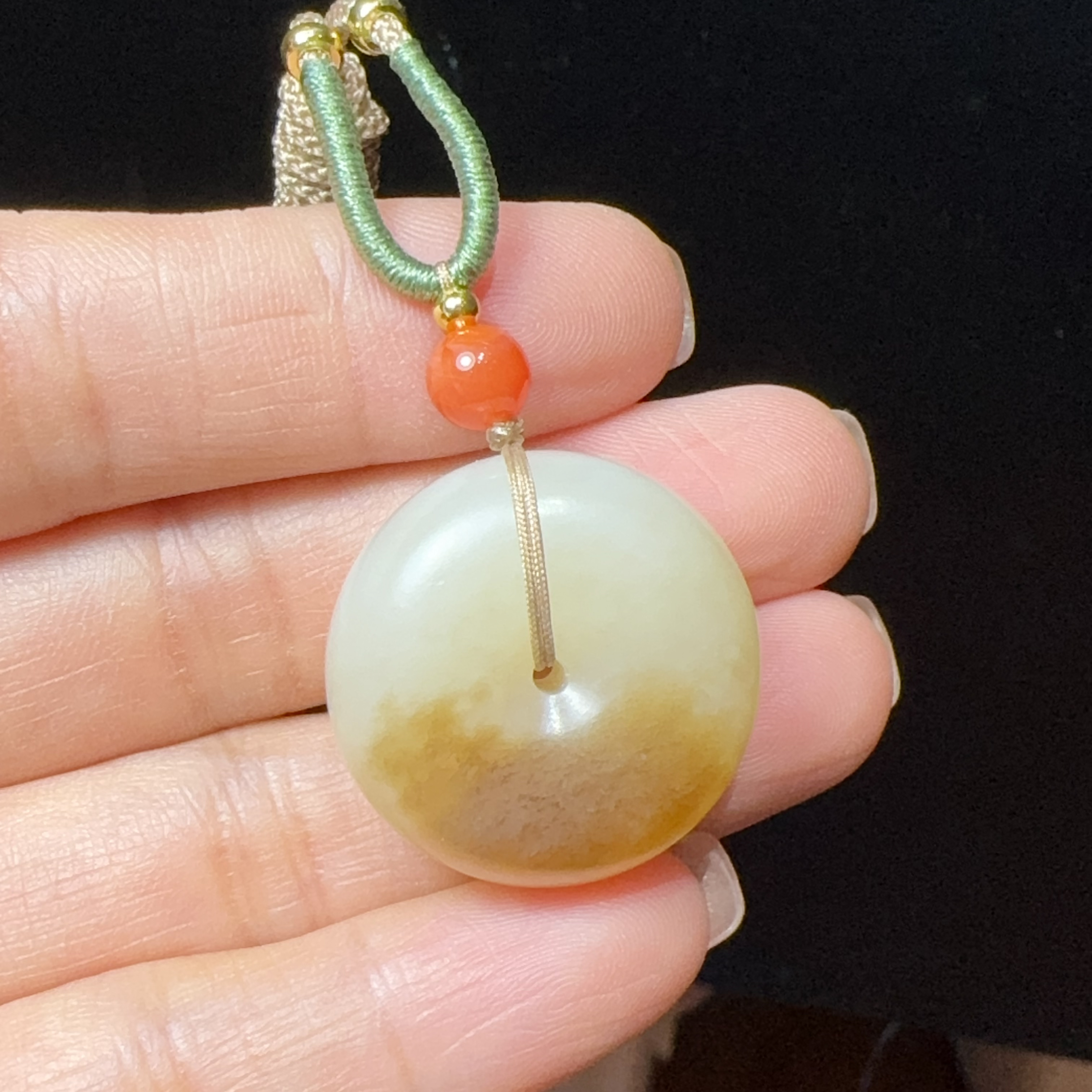 新疆和田玉平安扣且末料一口糖26.6*13.4重18.5克