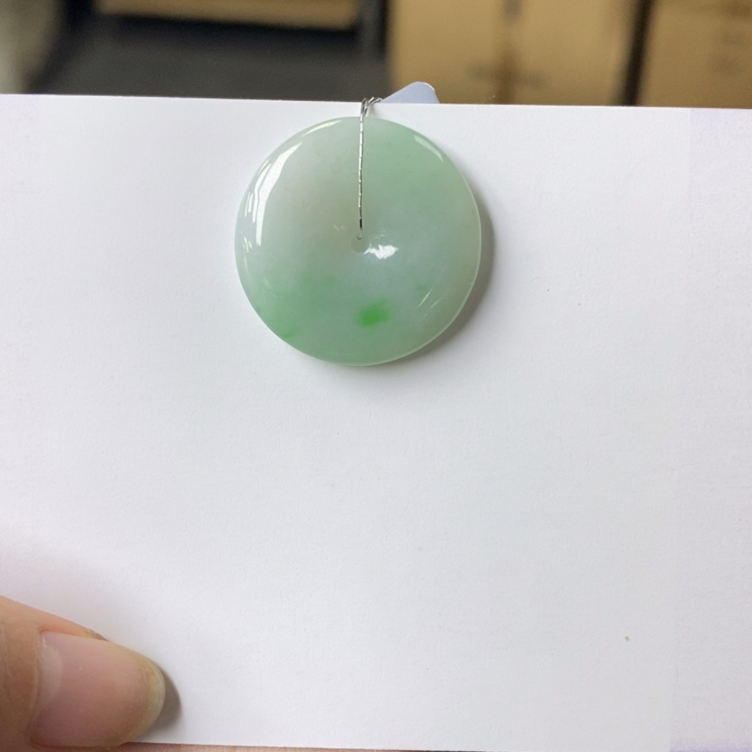 翡翠颈饰未镶嵌平安扣