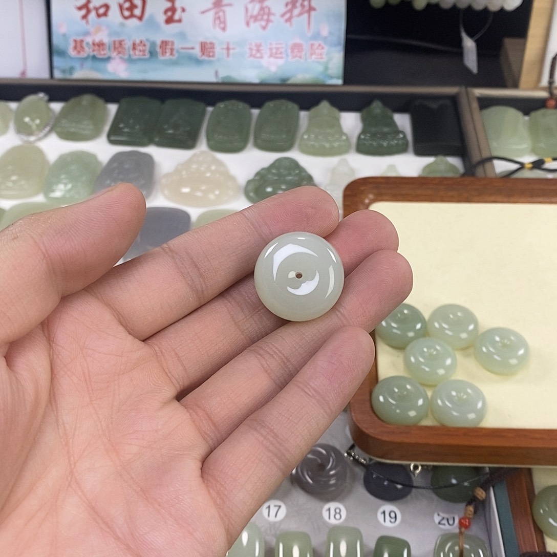 徐***东和田玉未镶嵌手链