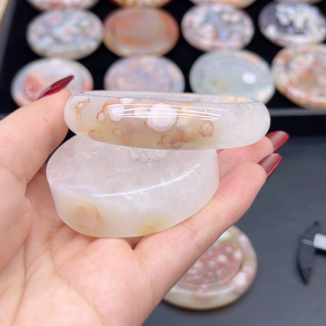 玛瑙/玉髓手镯未镶嵌56