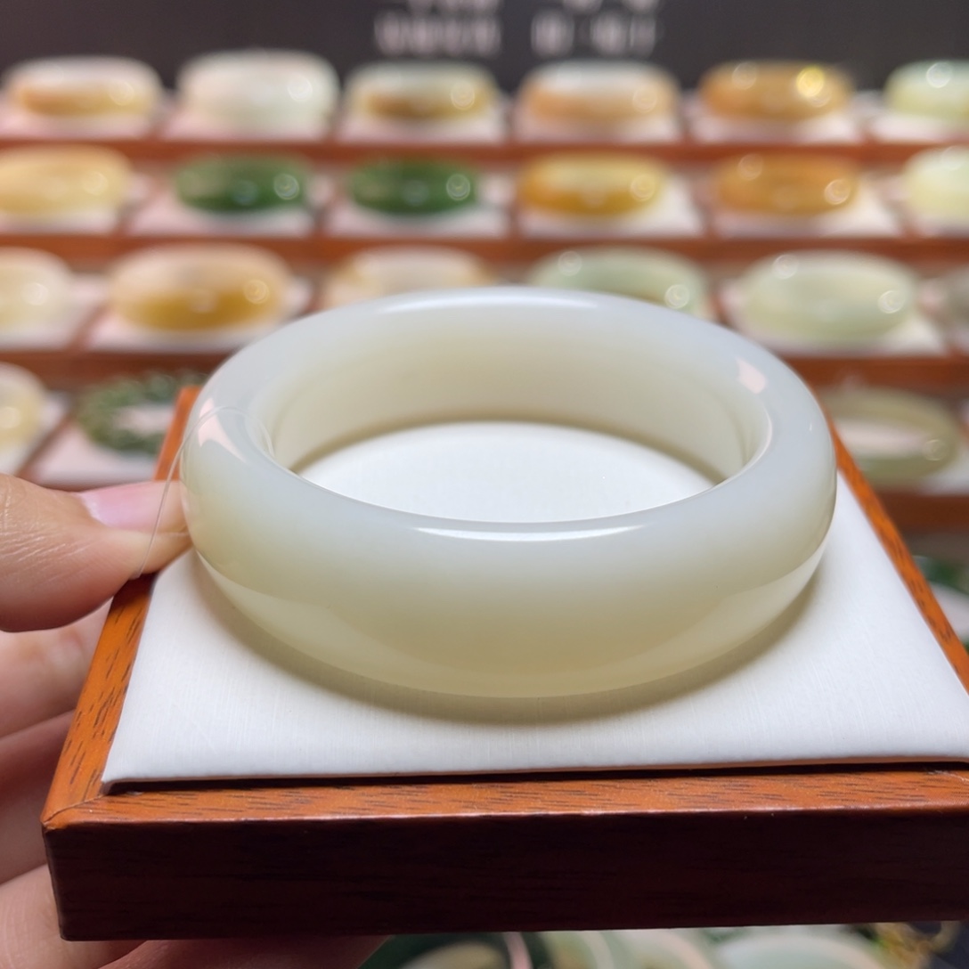 【闪购商品】和田玉手镯未镶嵌