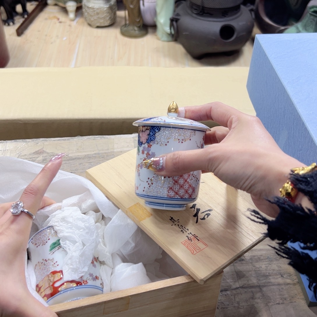 瓷片陶瓷和金属表面上产生