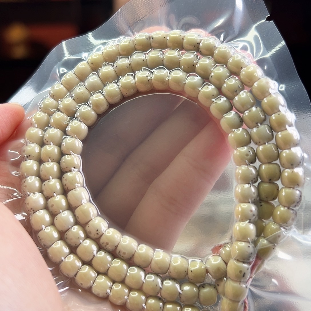 手串星月菩提Fqh6*5石玉料 三分之二留白 绿调细小星 