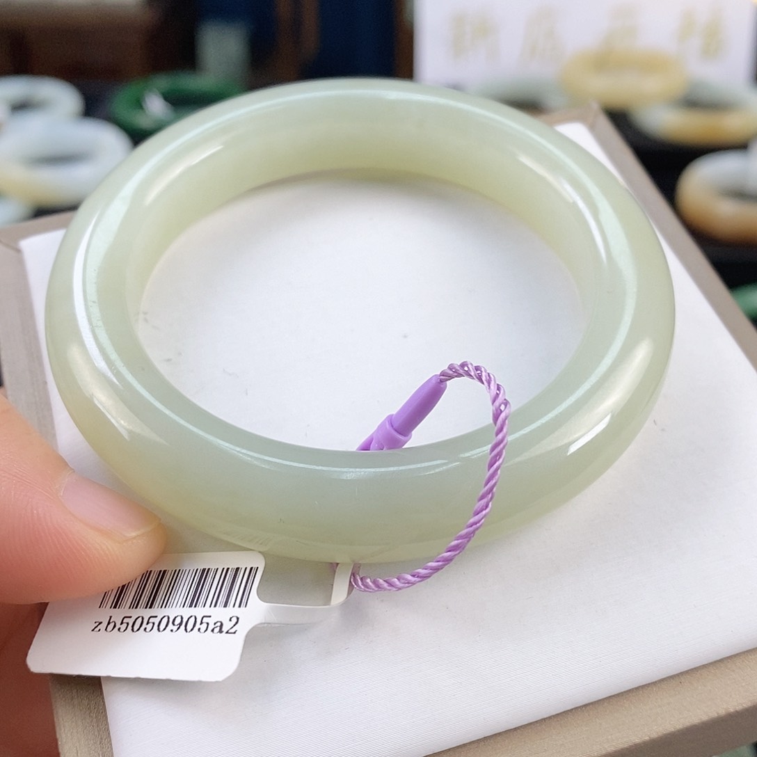 未镶嵌手镯和田玉56.57