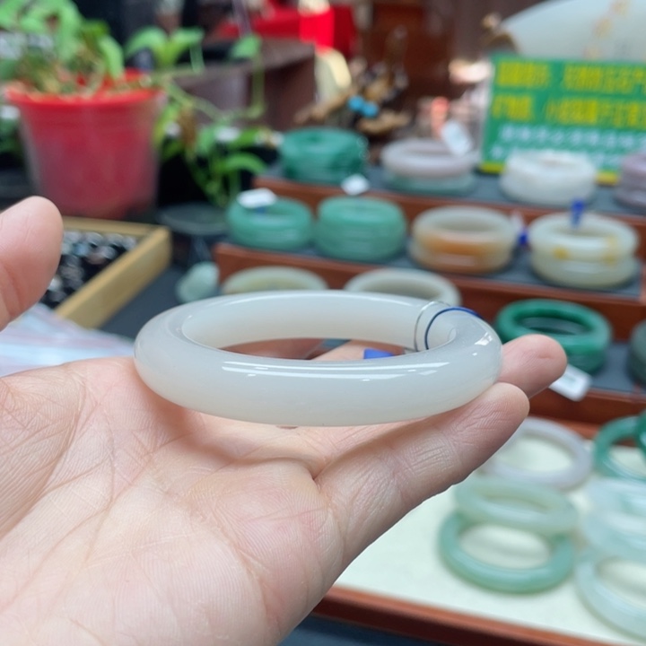 石英质玉手镯未镶嵌甘**饴佘太白手镯