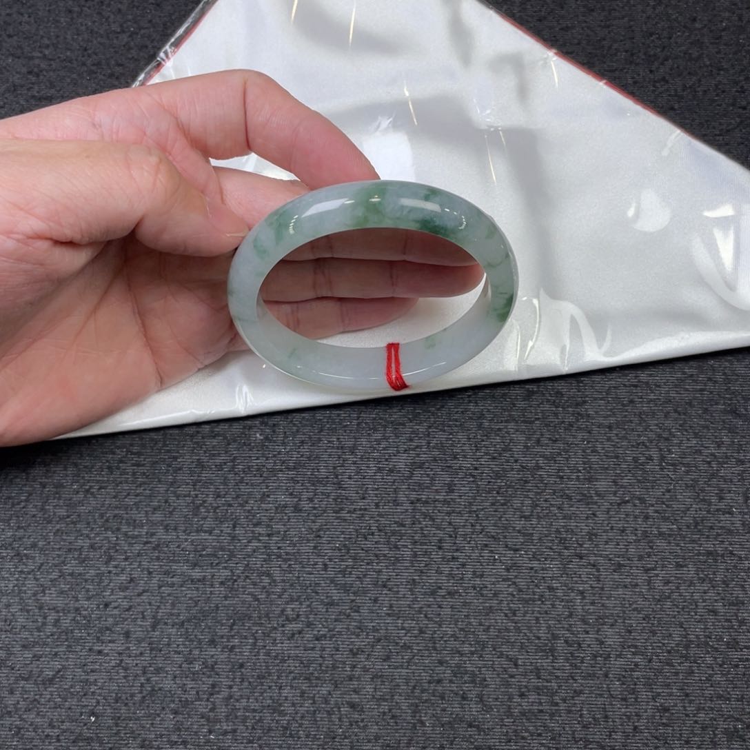 翡翠手镯未镶嵌56贵妃