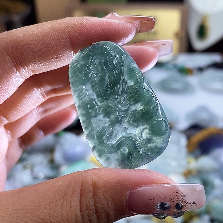 翡翠未镶嵌颈饰4712