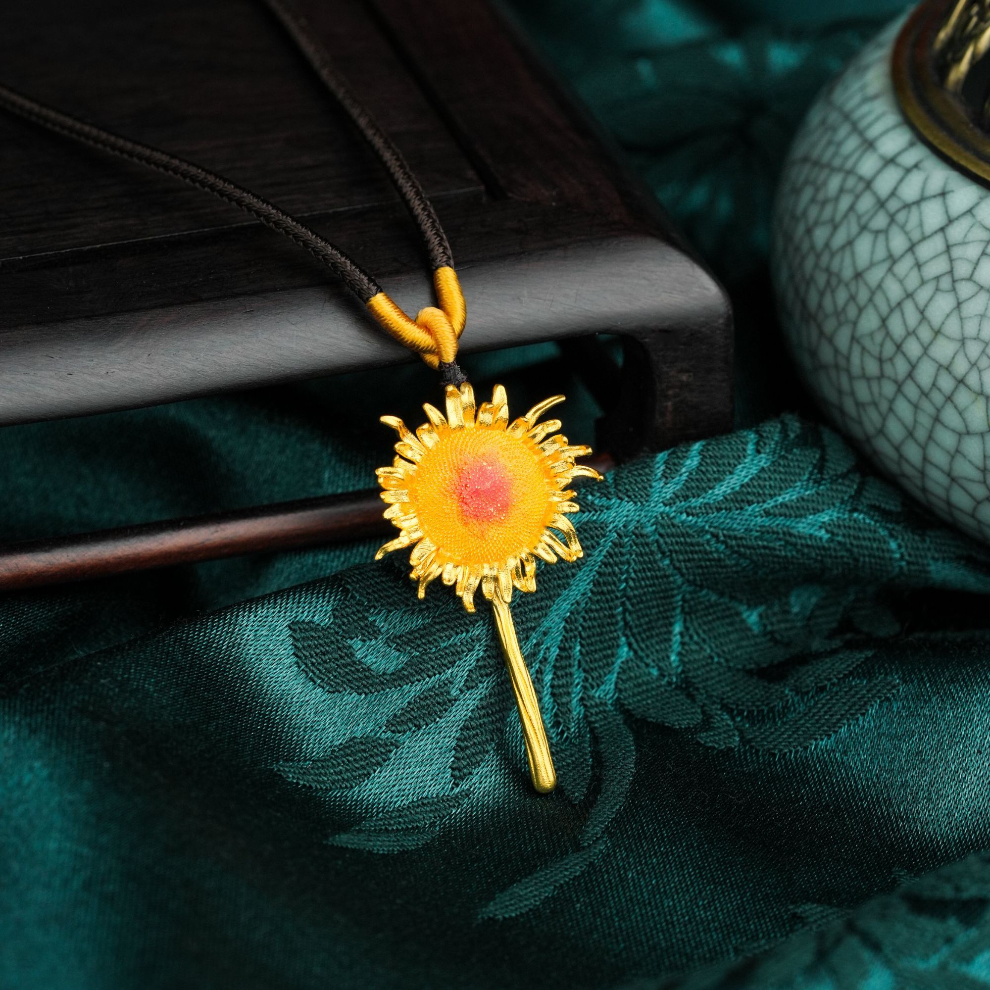 ZOCAI/佐卡伊【传世之美】古法黄金吊坠花丝珐琅彩向日葵吊坠