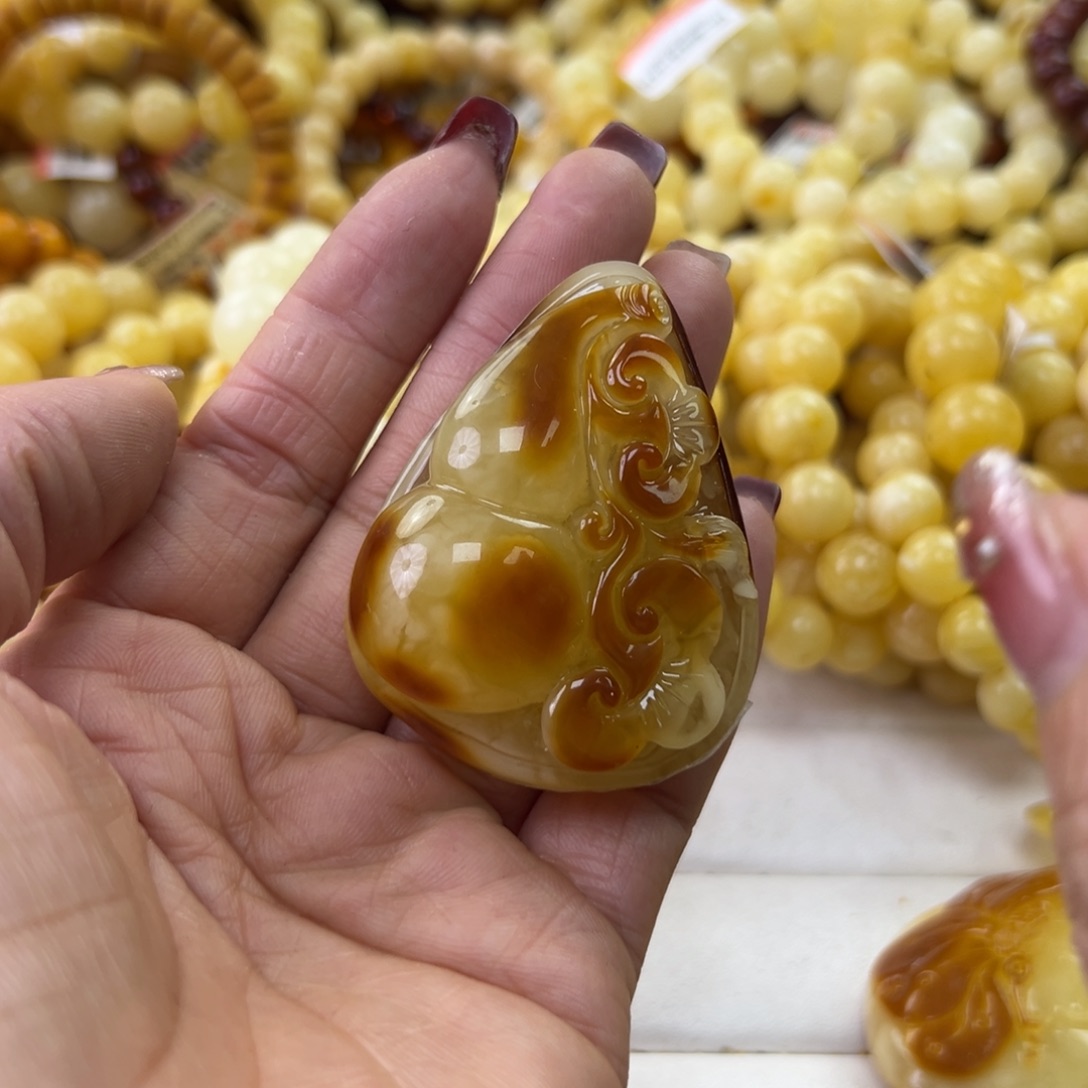 琥珀珠宝奇石未镶嵌