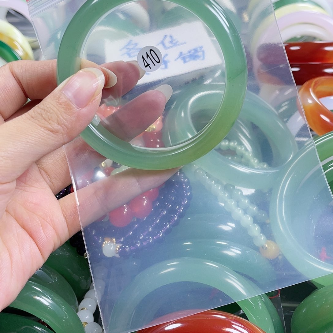 石英质玉手镯未镶嵌58