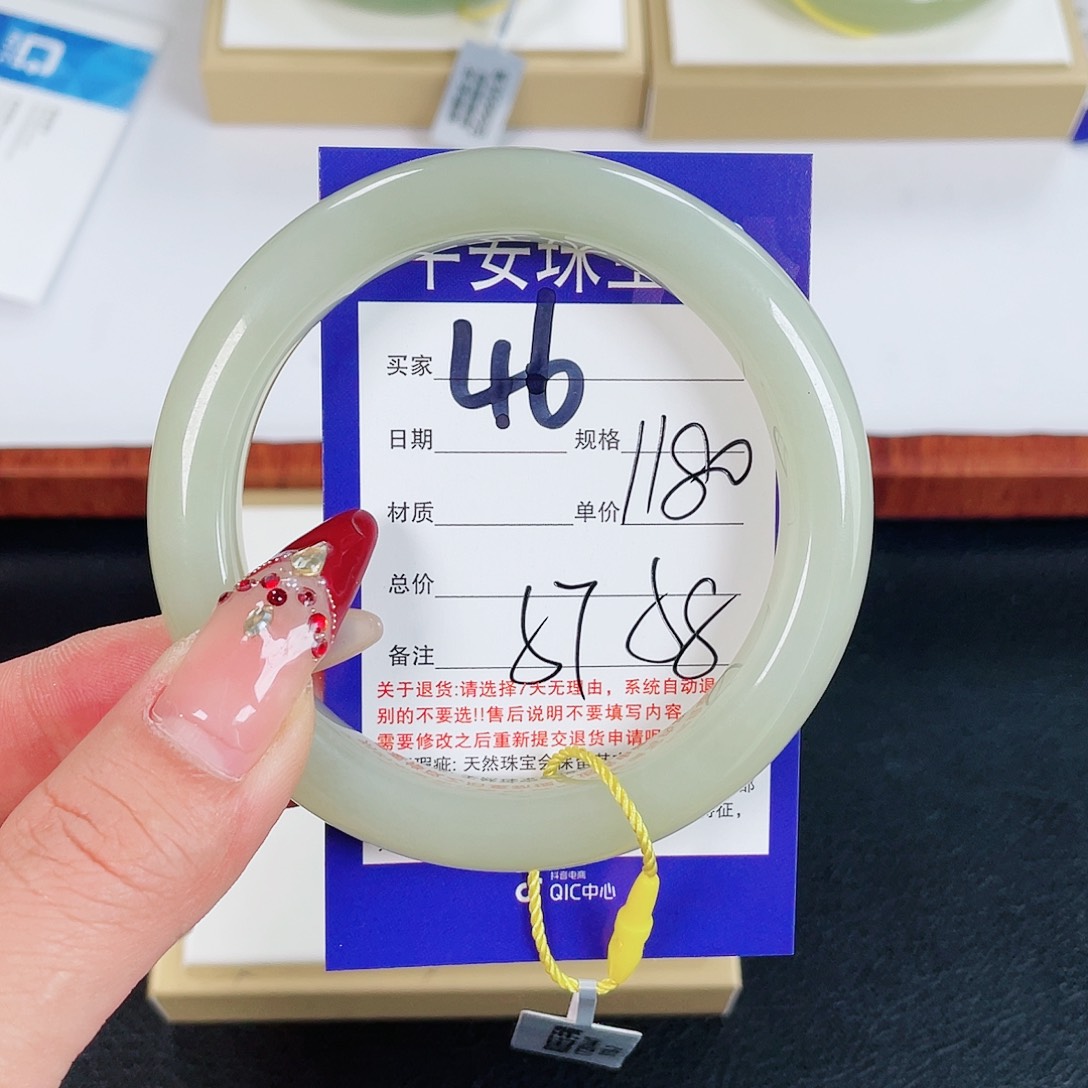 和田玉手镯未镶嵌