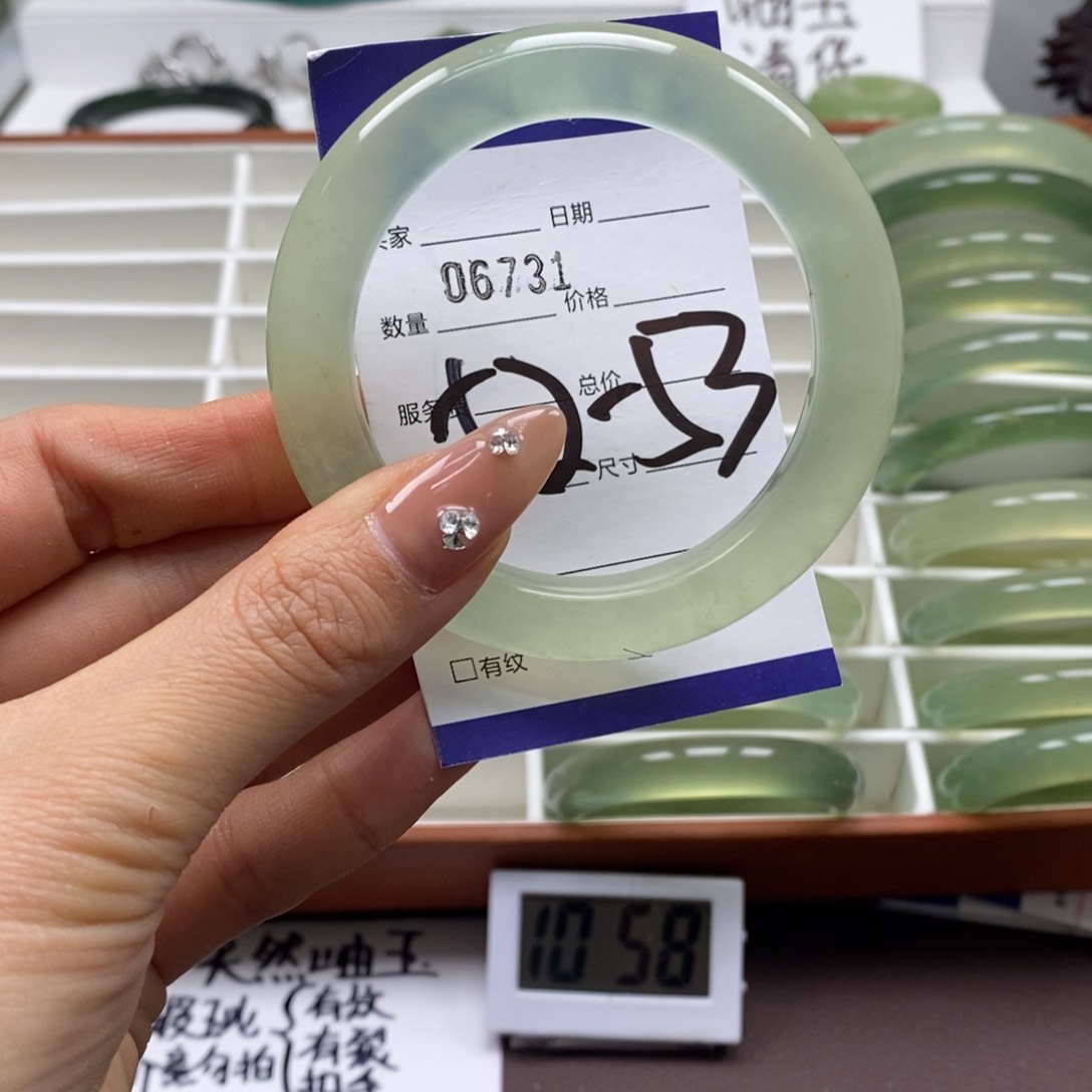 蛇纹石玉手镯未镶嵌