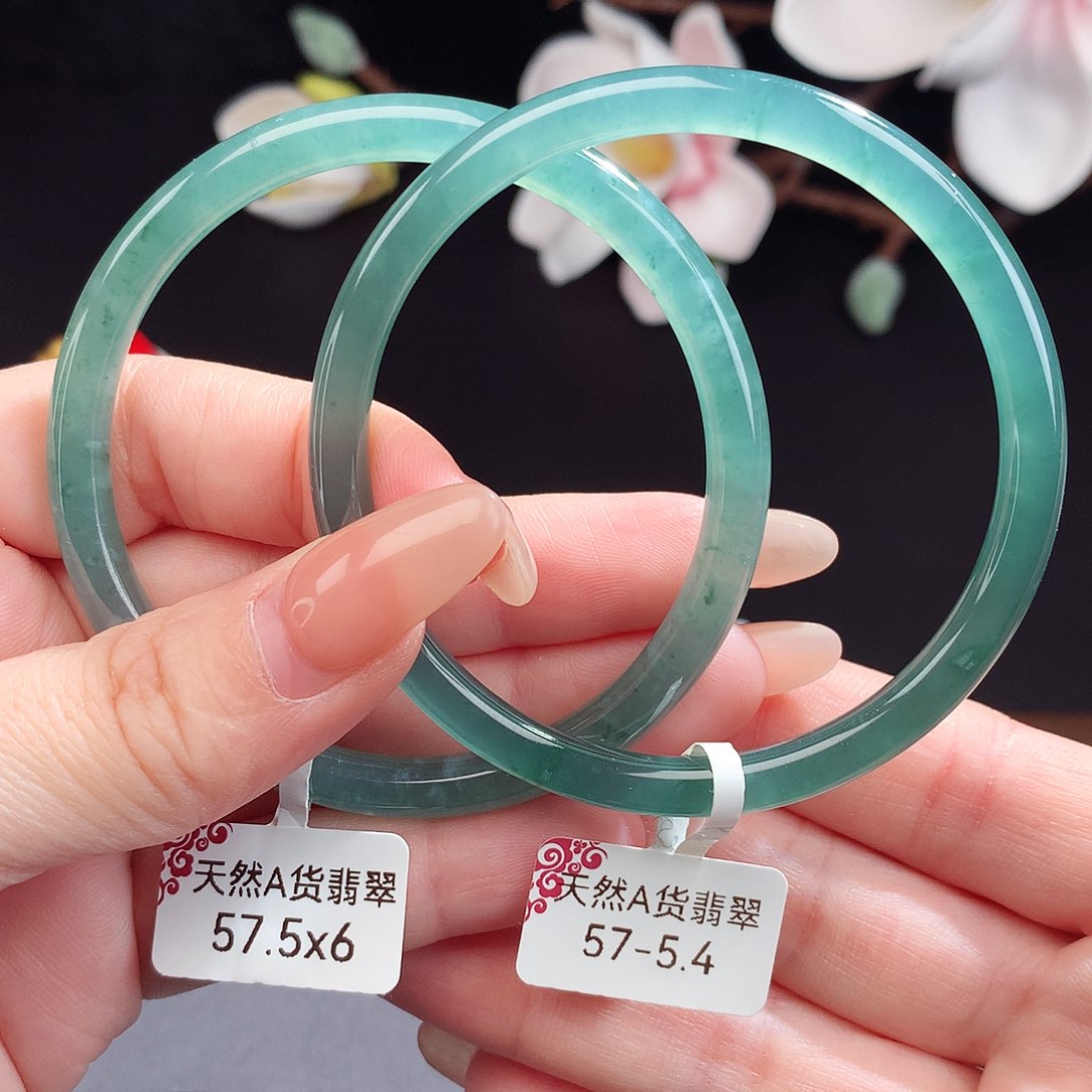 翡翠手镯（圆镯）未镶嵌喔**窝