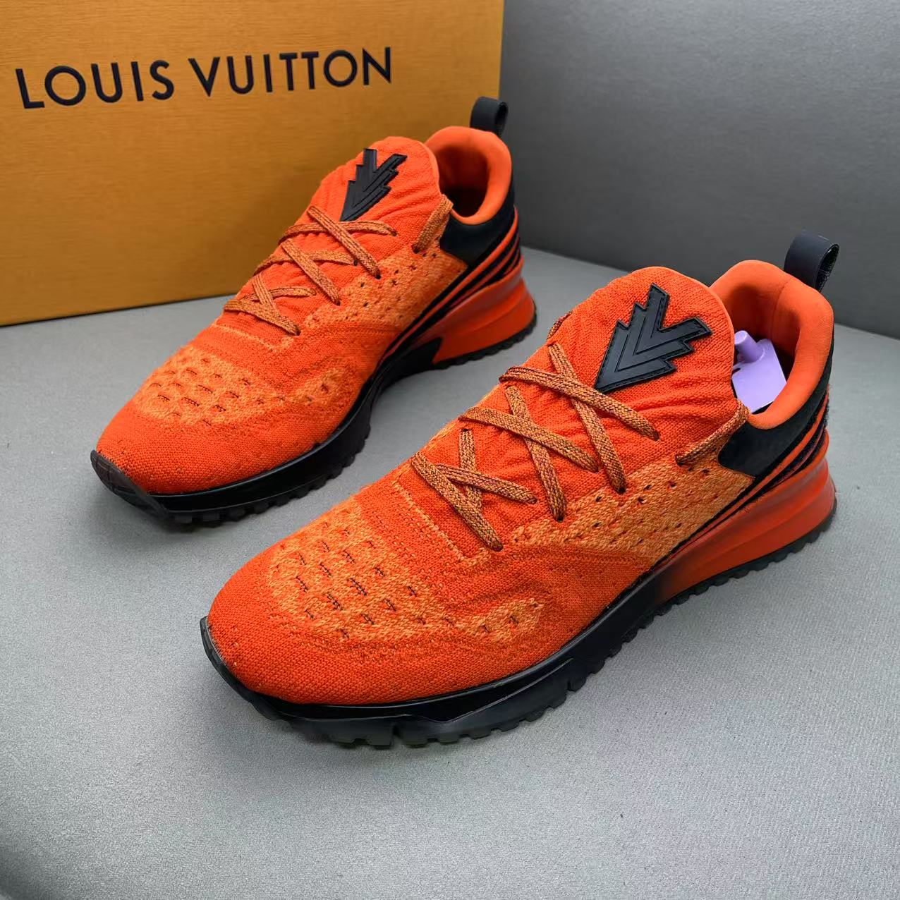 95新 LouisVuitton/路易威登 橙色针织网面时尚轻便运动鞋 40.5码