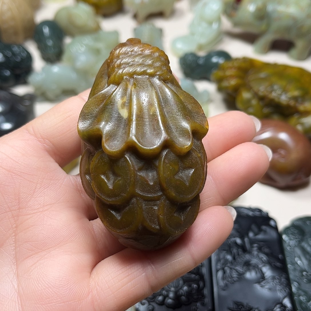 白玉菩提吊坠白玉菩提吊坠