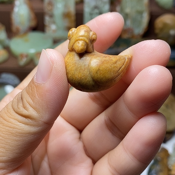 颈饰未镶嵌岫岩河磨玉（透闪石质玉）