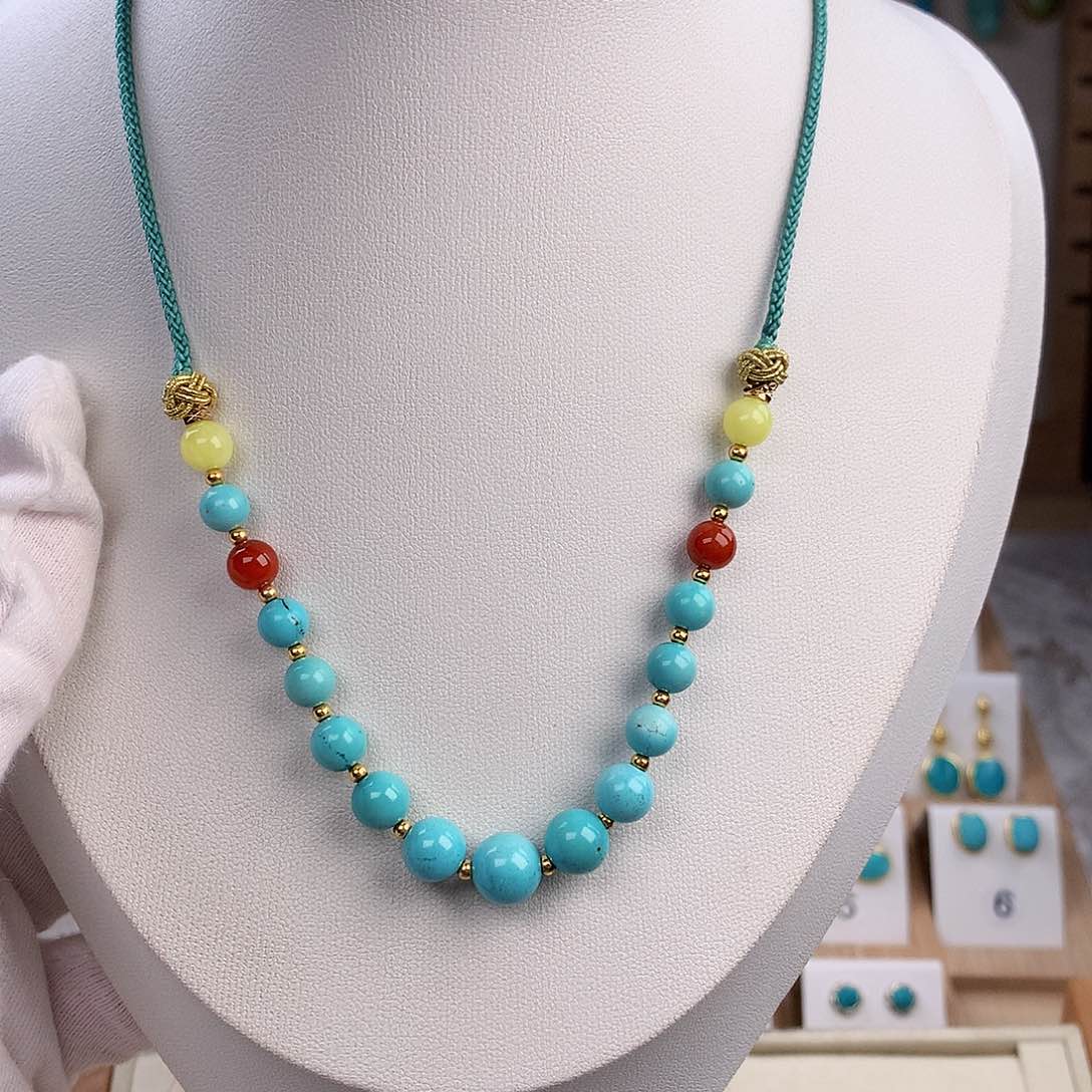 绿松石颈饰未镶嵌