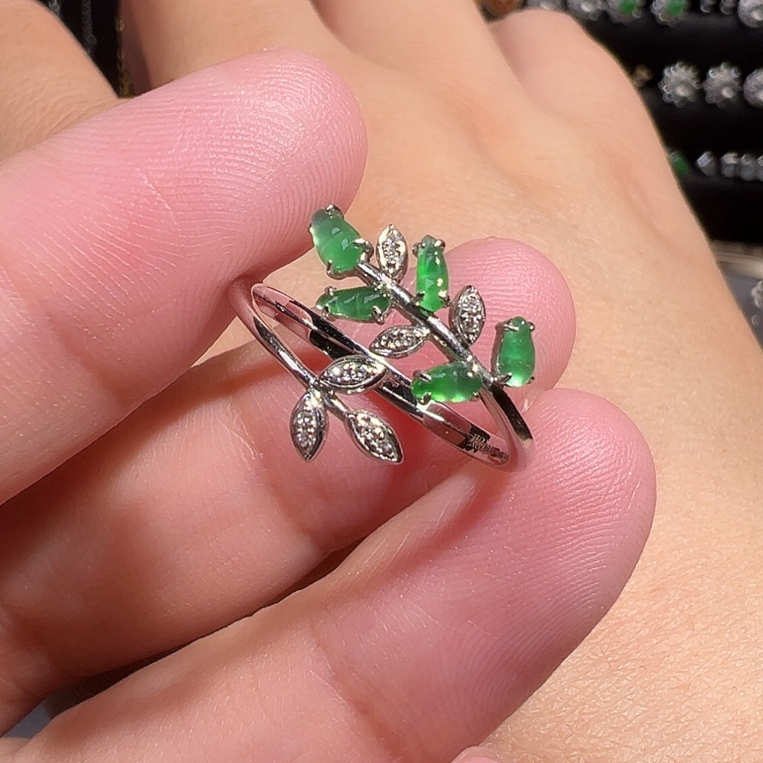 18K金镶嵌戒指翡翠金枝玉叶翡翠戒指