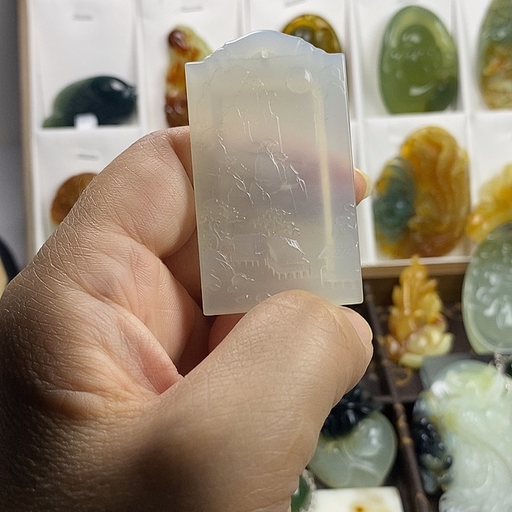 蛇纹石玉未镶嵌颈饰