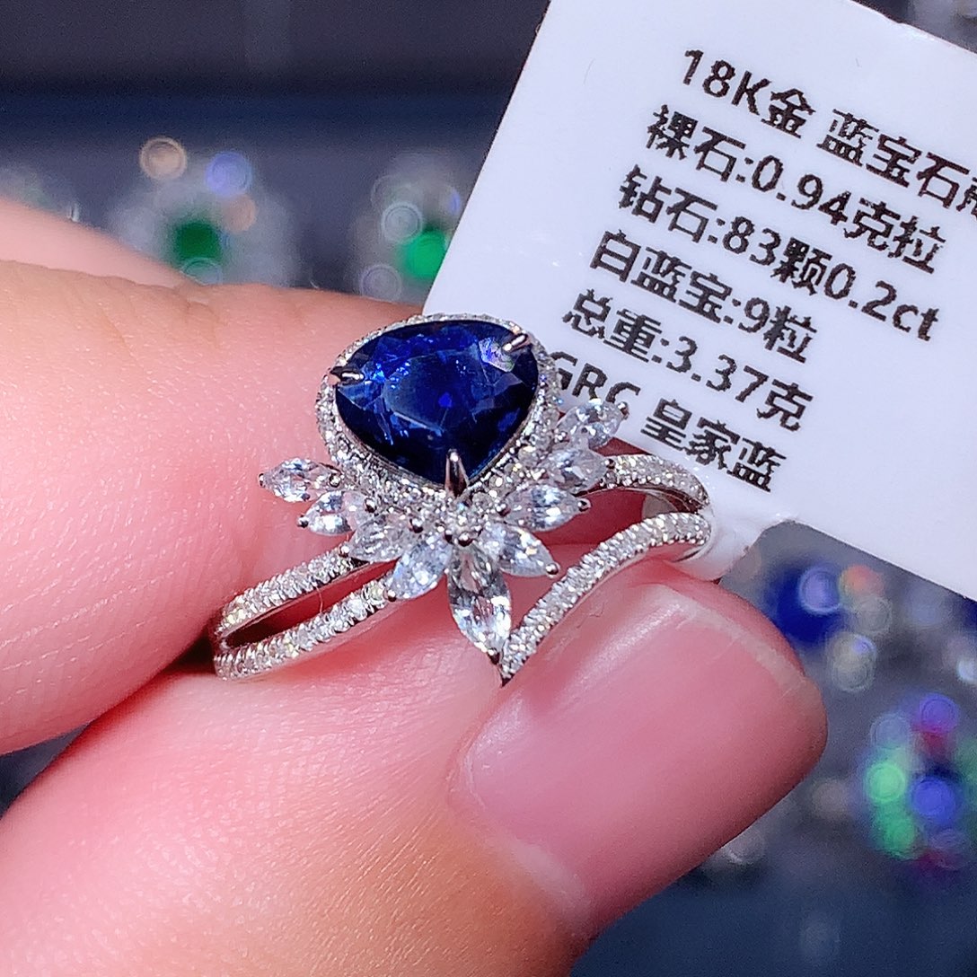 蓝宝石戒指18K金镶嵌
