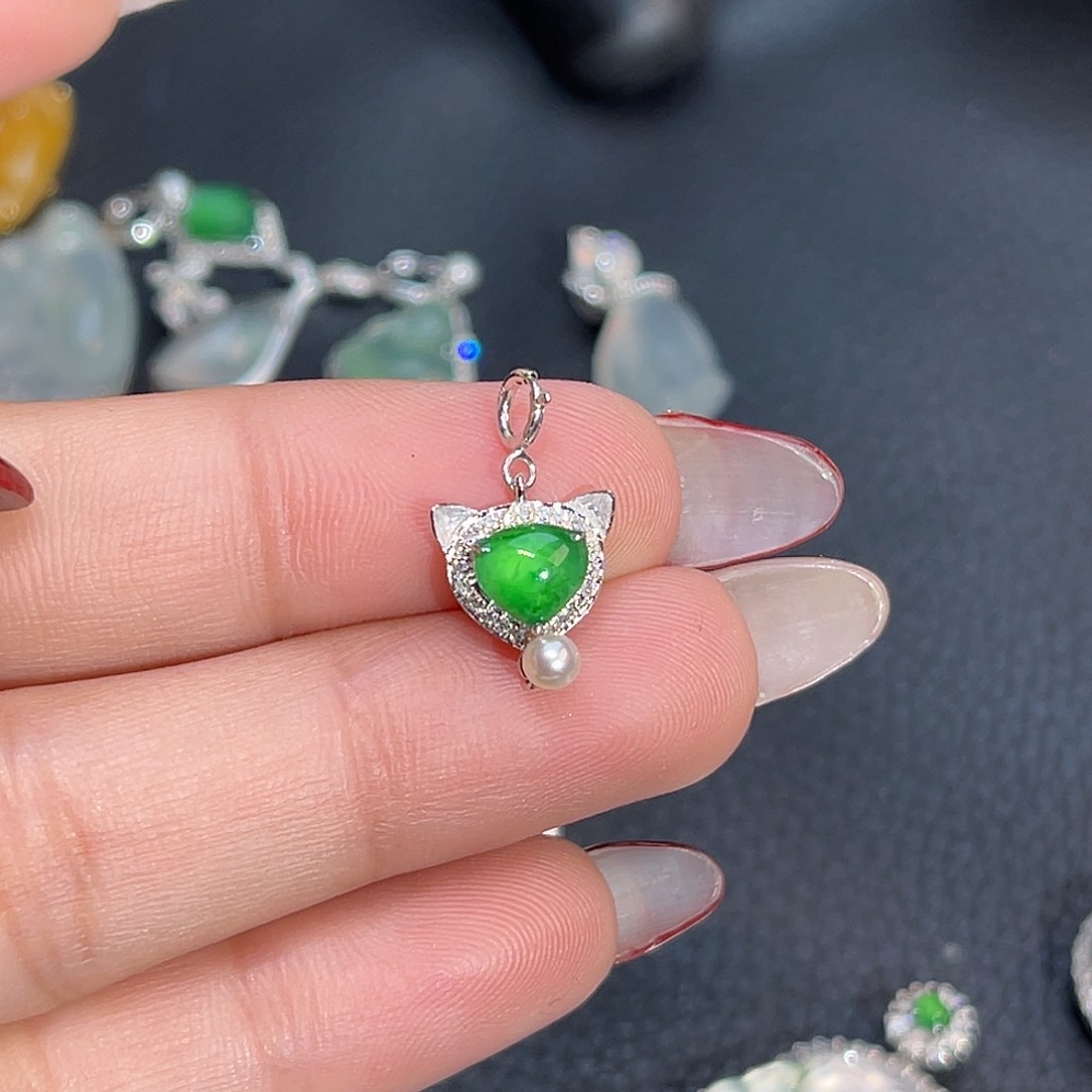 翡翠颈饰18K金镶嵌爱心